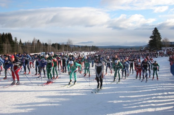Only the luckiest and fastest of skiers get to start the Birkebeiner with this much space. Photo: Inge Scheve.