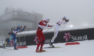 Jesper Modin (R) double poles past Petter Northug (L) during the final