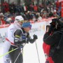 Ida Ingemarsdotter (SWE) congratulates the winner. thumbnail