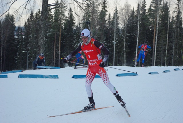 Jean Philippe Le Guellec starting the pursuit in Ostersund last year, in bib 1 after winning the sprint. In today's individual race, he was fourth.