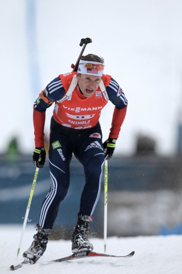 Lowell Bailey skiing a strong leg for the U.S. (Photo: USBA/Nordic Focus)