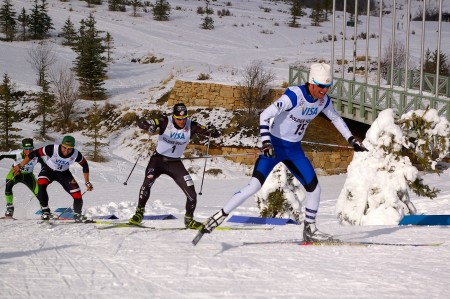 Elliott leading the A-final before the downhill.
