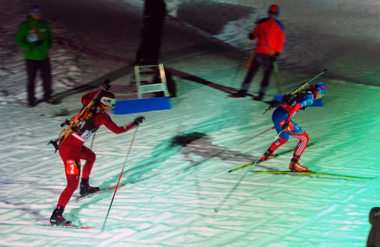 Olga Vilukhina of Russia leading Synnøve Solemdal of Norway on the second leg.