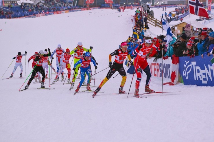 Norway's Ingvild Flugstad Østberg leads Germany's Hanna Kolb (second from r), Italy's Marina Piller and the rest of 13 teams up the first climb of the first leg in Sunday's 6 x 1.2 k freestyle team sprint semifinal at the 2013 World Championships team in Val di Fiemme, Italy.
