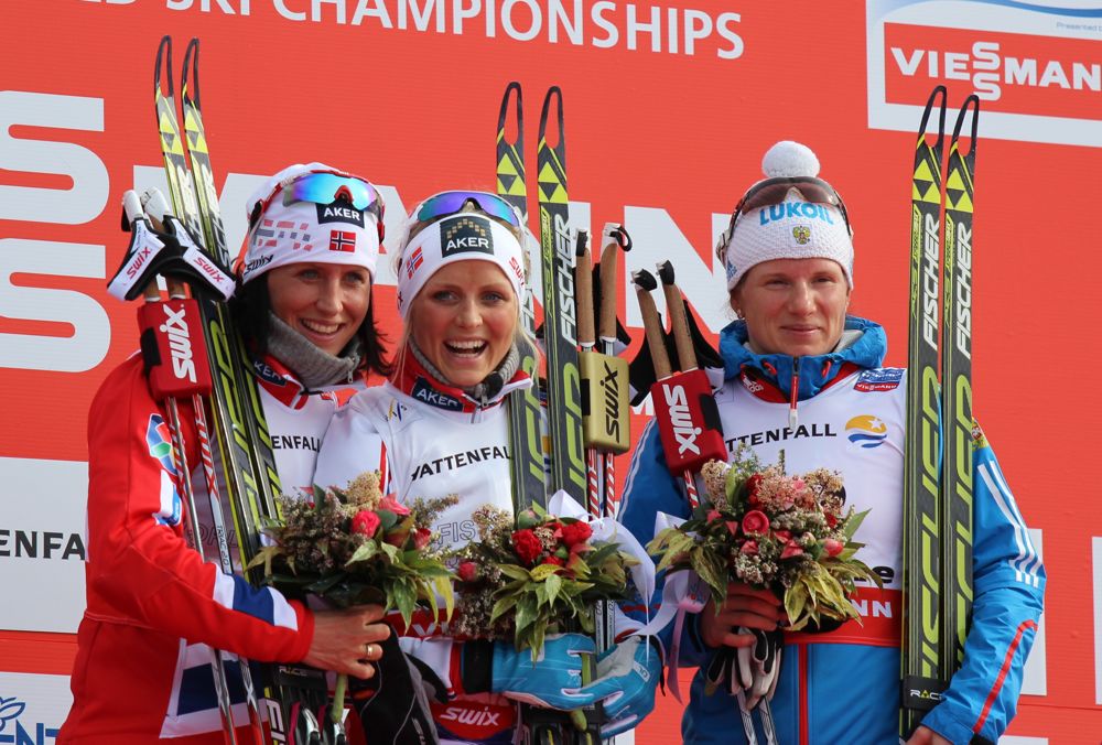 Women's 10 k freestyle podium at 2013 World Championships: Norway's Therese Johaug (c) in first, Marit Bjorgen (l) in second, and Russia's Yulia Tchekaleva in third.