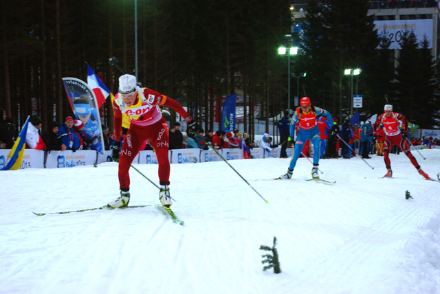 Berger leading Olena Pidhrushna (UKR) and Flatland on the penultimate lap.