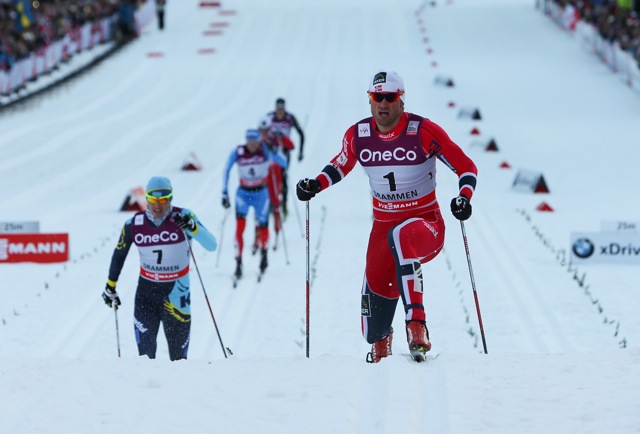 Norwegian Petter Northug (r) edges Kazakhstan's Alexey Poltoranin by 2.15 seconds in the Wednesday's 1.3 k classic sprint at the World Cup in Drammen, Norway. (Photo: Fischer/Nordic Focus)