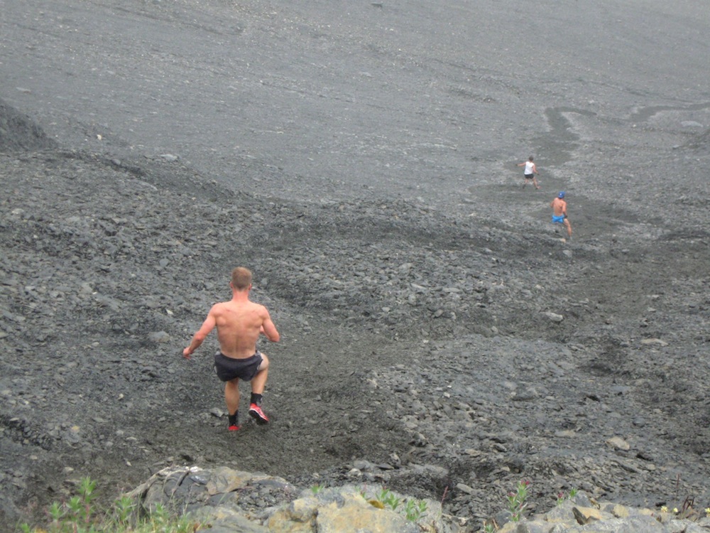 Eric Strabel chasing down 2013 Mount Marathon Race (Photo: Dave Blanchet)