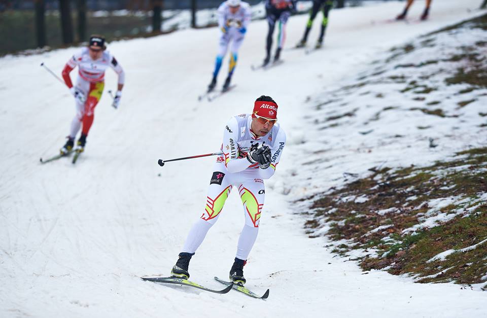 Canadian Jess Cockney (Alberta World Cup Academy) leads teammate Devon Kershaw (l) down a hill in the second semifinal of the Asiago World Cup classic team sprint on Sunday in Italy. (Photo:Cross Country Canada/Nordic Focus)