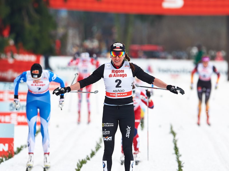 Justyna Kowalczyk (POL) celebrates her victory in the Asiago, Italy city sprint Photo: Fischer/Nordic Focus