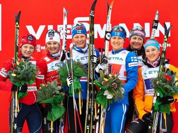 The men's classic team sprint podium at the Asiago World Cup in Italy on Sunday: Finland's Anne Kyllönen and Aino-Kaisa Saarinen (c) won, Maiken Caspersen Falla and Ingvlid Flugstad Østberg (l) placed second, and Germany's Katrine Zeller and Denise Hermann (r) were third. (Photo: Fischer/Nordic Focus)