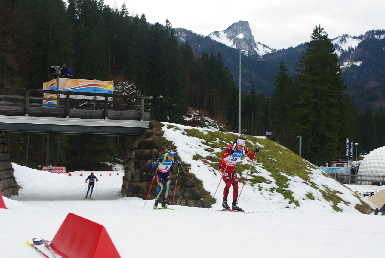 Emil Hegle Svensen (NOR) leads Bjorn Ferry (SWE) out on course in Ruhpolding today. Svendsen won the 20 k individual, while Ferry missed three shots to place 15th.