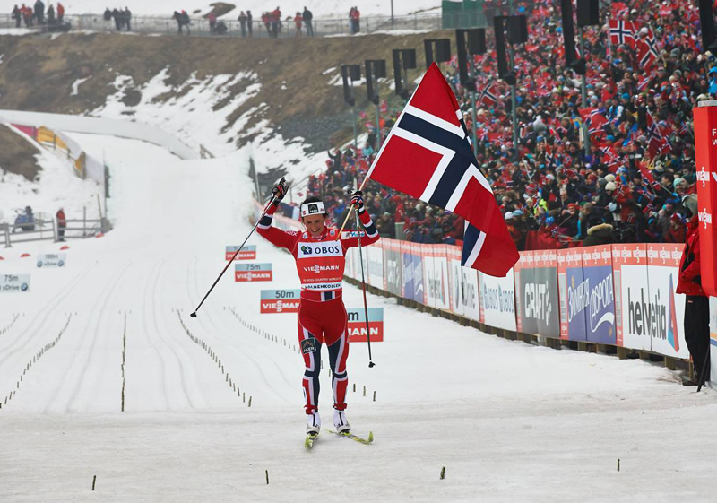 Marit Bjørgen celebrates after winning the 30 k classic in Holmenkollen today. (Photo: Fischer/Nordic Focus)