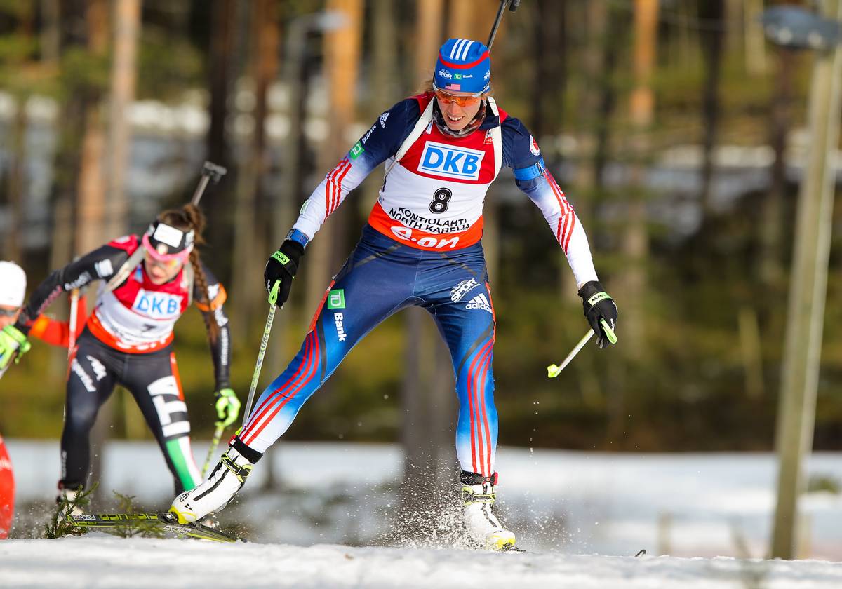Susan Dunklee racing her way to seventh place in the World Cup pursuit in Kontiolahti, Finland, on March 16. (Photo: USBA/NordicFocus)