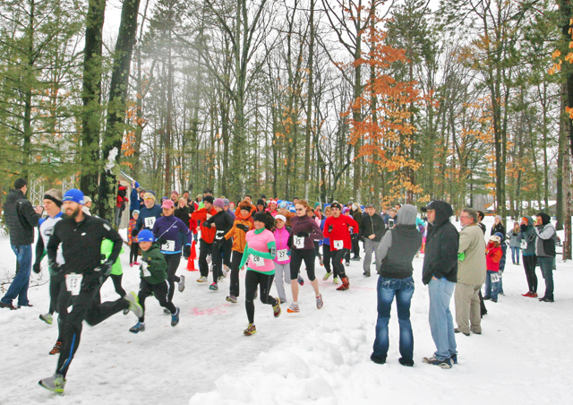 A snowy start to the 2013 Traverse City Trail Running Festival (Photo by Endurance Evolution).