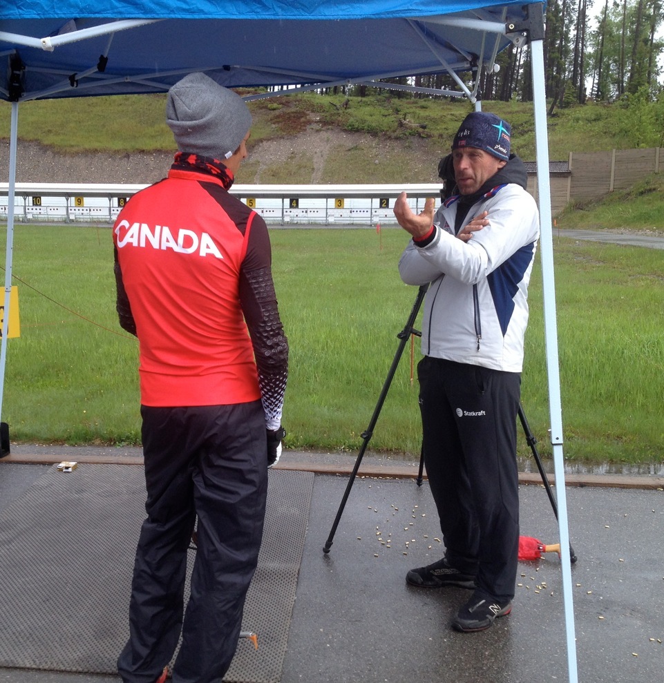 Joar Himle, a personal shooting coach from Norway, converses with Canada's Brendan Green during a shooting camp in June in Canmore, Alberta. Himle worked with the team as a guest coach. (Photo: Matthias Ahrens) 