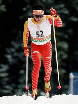 Former Canadian National Team member Yves Bilodeau racing in Calgary. (Photo: Cross Country Canada)