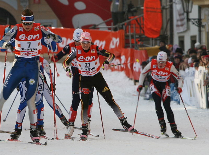 Germany's Evi Sachenbacher-Stehle (27) in the quaterfinals of the 2007 Tour de Ski in Prague. (Photo: Wikimedia Commons)