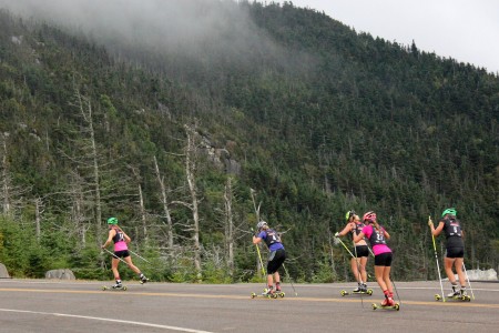 Erika Flowers (SMST2) leads the chase pack. She is followed by Annelies Cook (USBA), Jessie Diggins (USST/SMST2), Susan Dunklee (USBA), Katharine Ogden (SMS), and Mary Rose (SVSEF). 