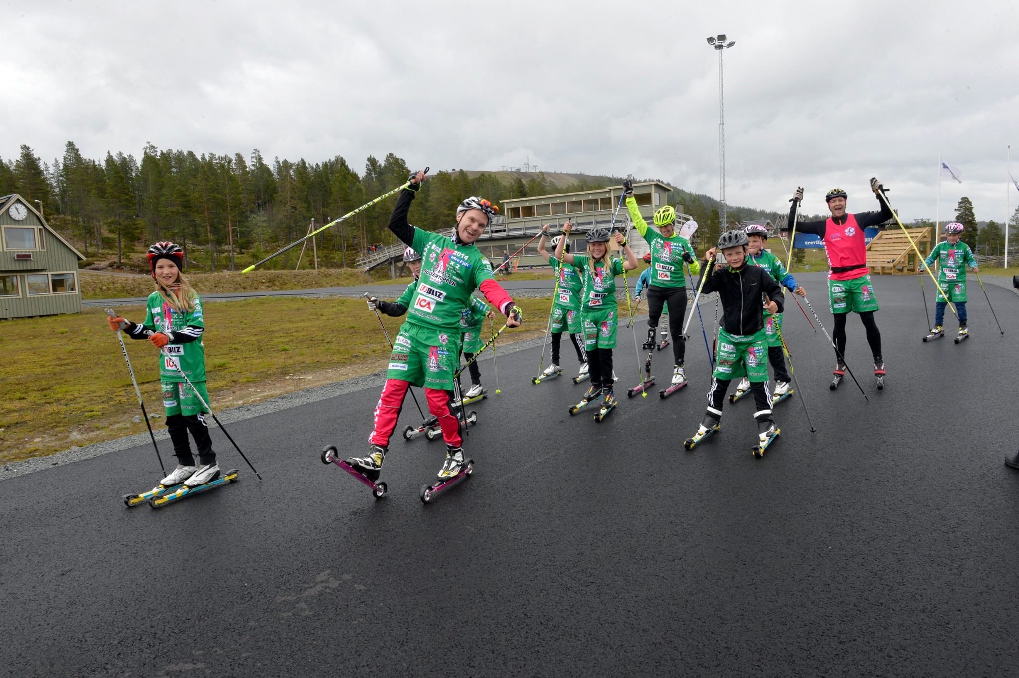 Bryntesson rollerskiing with campers this summer. Photo: Team Robin.
