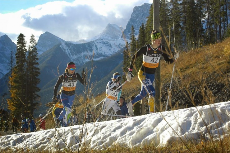 Olivia Bouffard Nesbitt leads a pack of women in the Frozen Thunder classic sprint in late October 2014. (Photo: Angus Cockney)