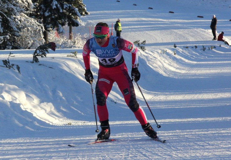 Ingvild Flugstad Østberg racing to fifth in her first FIS race of the season, the 10 k skate on Nov. 22 in Beitostølen, Norway. (Photo: Inge Scheve)