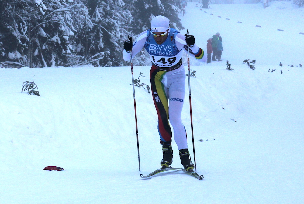 Petter Northug racing to 23rd in Saturday's 15 k freestyle FIS race in Beitostølen, Norway. He was more than a minute behind winner Martin Sundby, then came back to win Sunday's classic sprint by 0.4 seconds. (Photo: Inge Scheve)