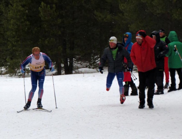 Matt Gelso on the finishing stretch with coach Colin Rodgers encouraging in West Yellowstone (Photo: Toko)