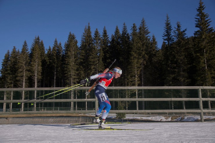 Susan Dunklee (US Biathlon) racing to 22nd in the women's 12.5 k mass start at the IBU World Cup in Pokljuka, Slovenia. (Photo: Fischer/NordicFocus)