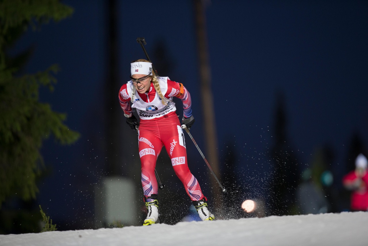 Tiril Eckhoff (NOR) gutting it out on the last loop en route to a victory in the World Cup sprint. Photo: Fischer/NordicFocus.com.