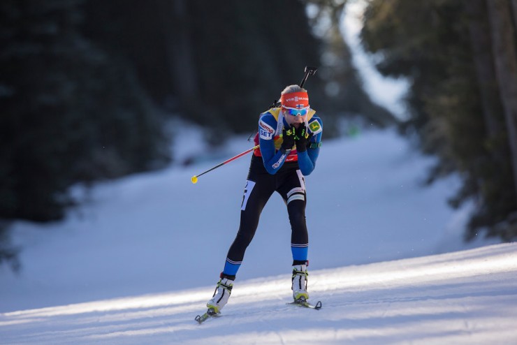 Kaisa Mäkäräinen racing to second in Saturday's 10 k pursuit at the IBU World Cup in Pokljuka, Slovenia. (Photo: Fischer/NordicFocus)