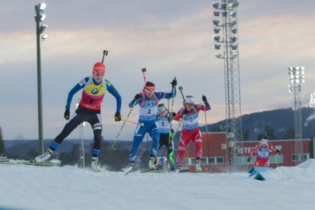 Kaisa Mäkäräinen leading the pack on the first loop of the IBU World Cup 10 k pursuit. Photo: Fischer/NordicFocus.com.