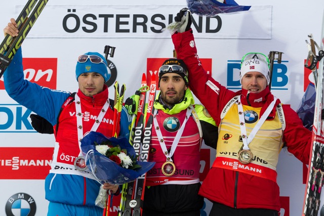 The men's 12.5 k pursuit podium in Östersund, Sweden, with France's winner Martin Fourcade (c), Russia's Anton Shipulin (l) in second and Norway's  Emil Hegle Svendsen in third. (Photo: Fischer/NordicFocus)