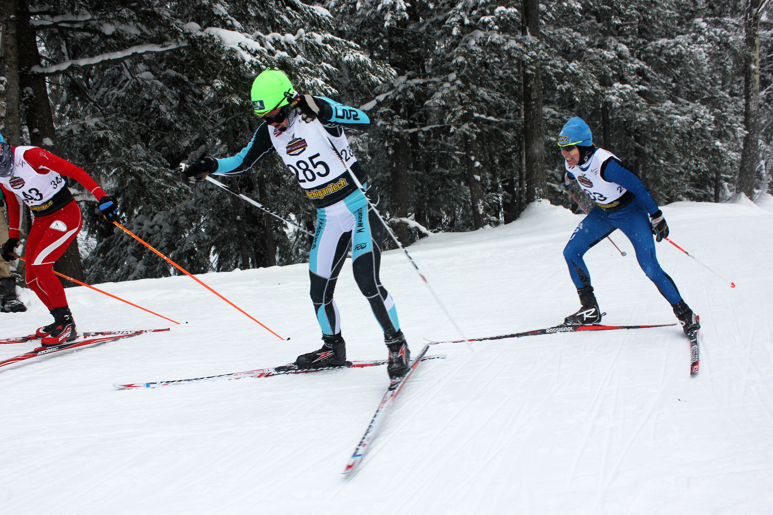 Caitlin Gregg (l) of Team Gregg/Madshus leads Rosie Brennan (r) of APU on in the final lap of the 10 k freestyle at the 2015 U.S. Cross Country Championships in Houghton, Mich. Gregg won the race, while Brennan earned third place. 
