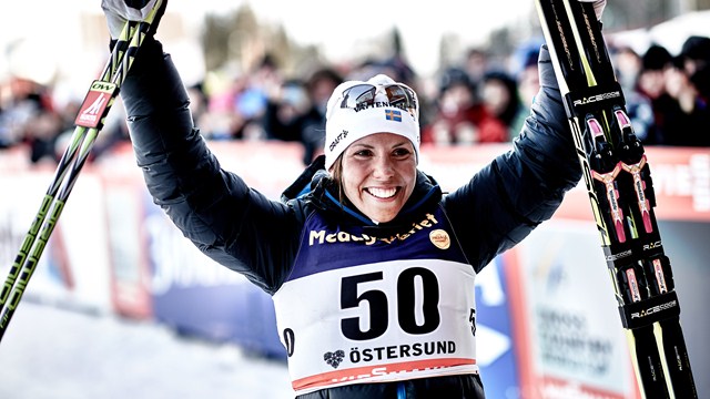 Sweden's Charlotte Kalla came up big in front of a home crowd in Östersund, Sweden, winning Sunday's 10 k freestyle by more than 36 seconds over Norway's Marit Bjørgen. (Photo: FIS)