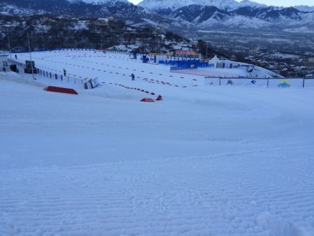 The blue loop, here about to drop into the stadium, had slightly better snow conditions. (Photo: Matt Pauli)
