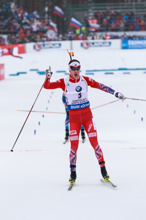 Tarjei Bø of Nroway celebrates his third bronze medal of the 2015 IBU World Championships in Kontiolahti, Finland. (Photo: Kontiolahden Urheilijat / Jarno Artika)