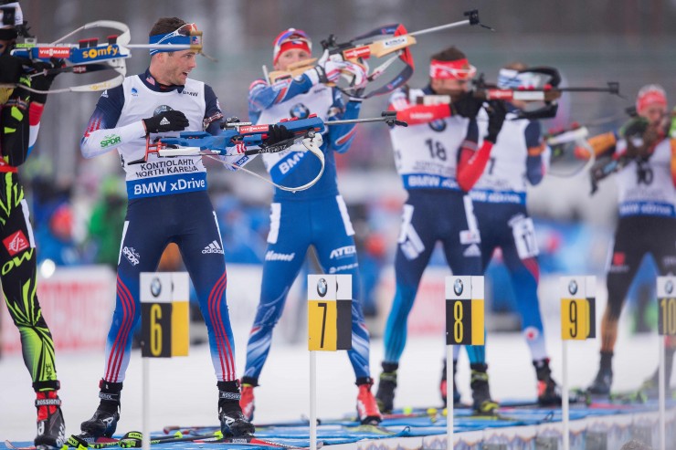 U.S. biathlete TIm Burke prepares to shoot in the 12.5 k pursuit at the 2015 IBU World Championships in Kontiolahti, Finland. he finished 20th on the day. (Photo: USBA/Nordic Focus) 