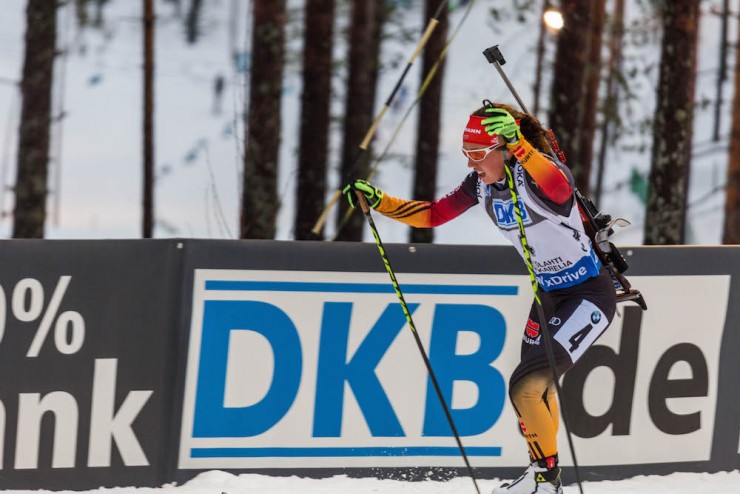 Germany's Laura Dahlmeier racing to silver in the women's 10 k pursuit on Sunday at 2015 IBU World Championships in Kontiolahti, Finland. (Photo: Kontiolahden Urheilijat/Kari Kuninkaanniemi)