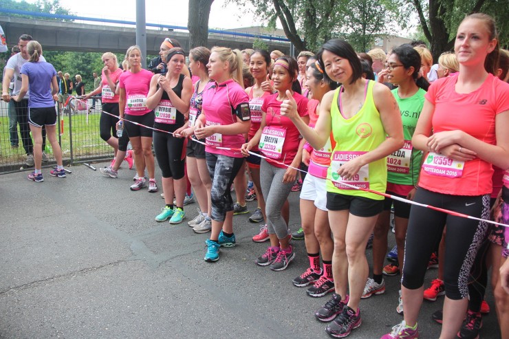 A scene from the start of the 2015 Uitslagen Ladiesrun in Rotterdam. (Photo: Wikimedia Commons)