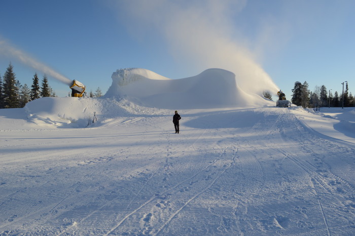 Trysil has stored 25,000 cubic meters of snow since March. (Photo: Ole Tangnes)