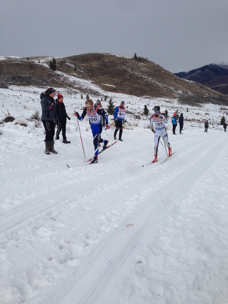 Eric Packer (left) and Mads Strøm (right) fight for 2nd place on the last hill of their final lap.