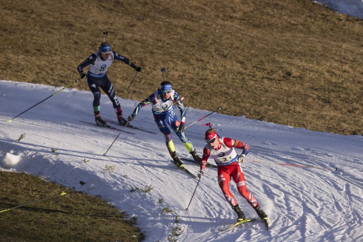 13.12.2015, Hochfilzen, Austria (AUT): Norway's Johannes Thingnes Bø leads France's Quentin Fillon Maillet (c) and Italy's Lukas Hofer during the second leg of the men's relay at the IBU World Cup in Hochfilzen, Austria. (Photo: Fischer/NordicFocus)