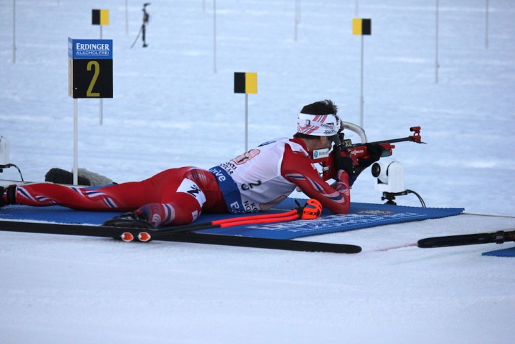 Ole Einar Bjørndalen takes aim during the 2015 IBU World Championships in Kontiolahti. (Photo: Norges Skiskytterforbund/NSSF)