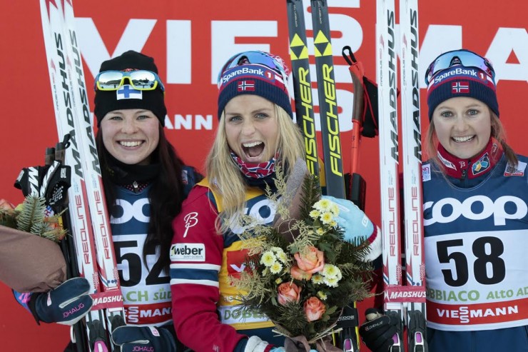 The women's 10 k classic podium at the World Cup in Toblach, Italy: with Norwegian winner Therese Johaug (c), Finland's Krista Parmakoski (l) in second, and Norway's Ingvild Flugstad Østberg (r) in third. (Photo: Fischer/NordicFocus)
