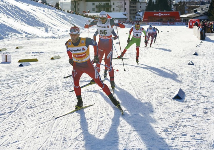 Martin Johnsrud Sundby leads a train with some of his Norwegian teammates, including Petter Northug (56) on Saturday at the Davos World Cup 30 k freestyle in Switzerland. (Photo: Fischer/NordicFocus)