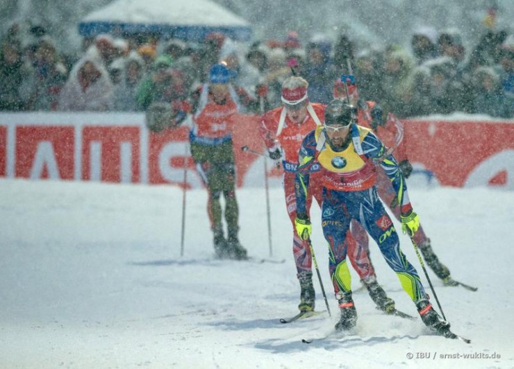 France's Martin Fourcade leads the snowy men's 15 k mass start on Saturday at the IBU World Cup in Ruhpolding, Germany. He went on to place second after a penalty on the last shooting. (Photo: IBU/Ernst Wukits)