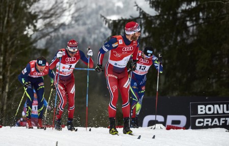 Martin Johnsrud Sundby (NOR) for the first time in a distance race this season fell off the pace during the Oberstdorf (GER) 15 k classic mass start.  (photo: Fischer/Nordic Focus)