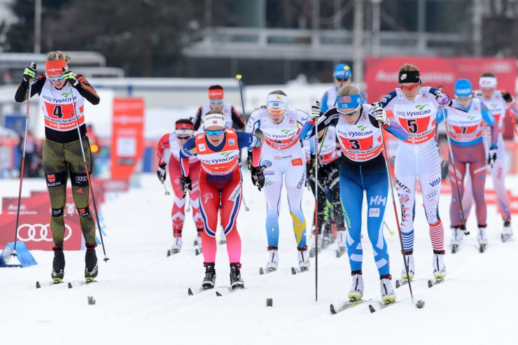 The start of the women's World Cup 4 x 5 k relay on Sunday in Nove Mesto, Czech Republic, with American Sophie Caldwell (bib 5) following Finland's Anne Kyllönen (3) while Norways' Ingvild Flugstad Østberg (in red) and Germany's Denise Herrmann (4) also lead the way. (Photo: Fischer/NordicFocus)