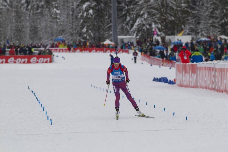 In her first IBU World Cup relay, Joanne Reid anchored the U.S. women's team to 16th with the 11th-fastest course time on that leg. (Photo: USBA/NordicFocus)
